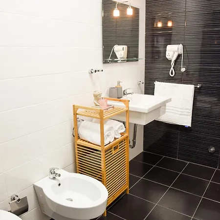 Center Apartment *