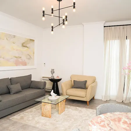 Center Apartment *