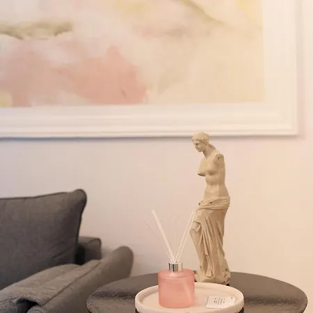 Center Apartment *